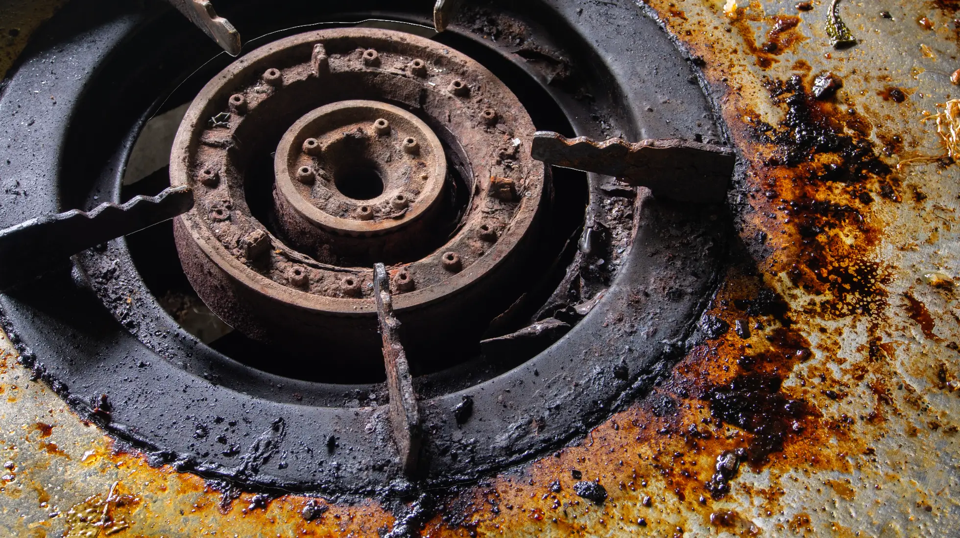 Herd mit verkrustetem Fett