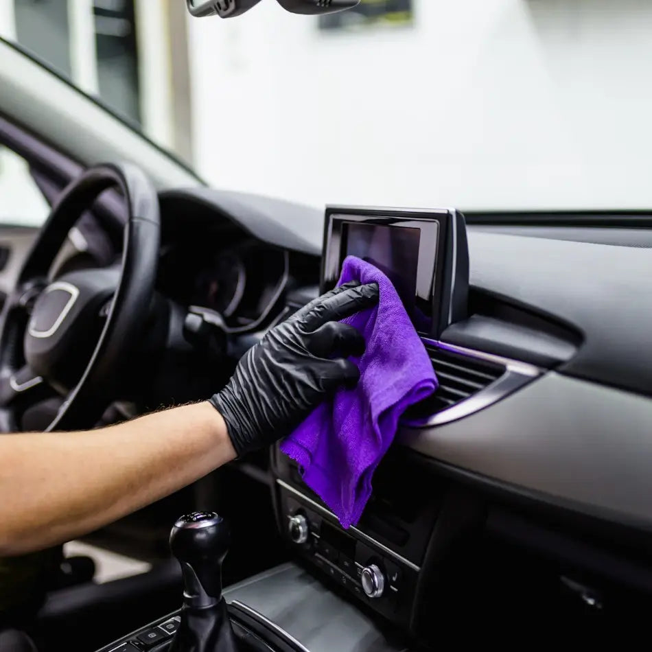 Innenraumreinigung & Pflege.