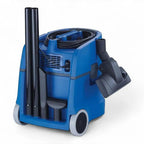 Blauer industrielle staubsauger columbus st11 mit schwarzen aufsätzen und rollen für professionelle reinigung