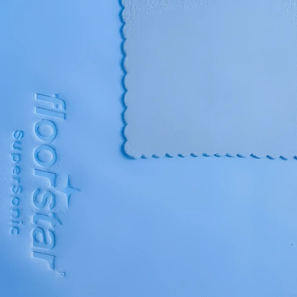 Hellblaues microfiber hochglanztuch floorstar supersonic mit reliefschriftzug und wellensaumkante