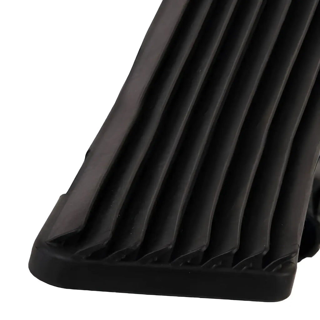 Schwarze gummifußmatte mit gerippter struktur floorstar quicksnapper halter für rutschfesten bodenschutz