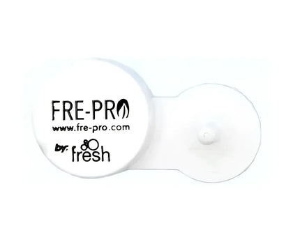 Weißer fre-pro kontaktlinsenbehälter von fresh aus kunststoff mit schwarzem logo und minimalistischem design