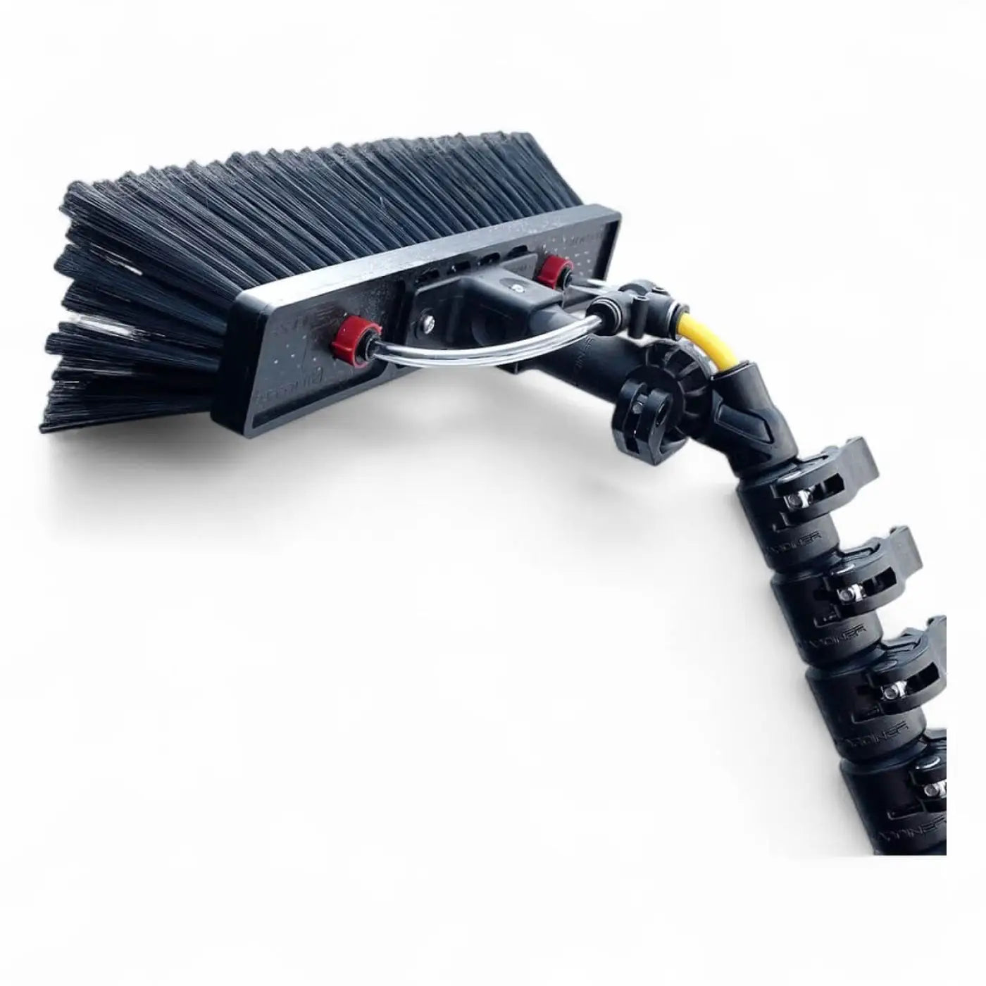 Black bristle brush with flexible segmented handle and red adjustment knobs for gardiner clx 18 5,30 meter carbon hybrid teleskopstange