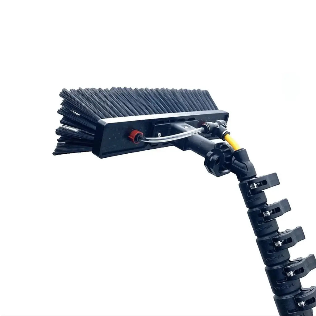 Schwarze borstenbürste mit teleskopstange aus carbon 5 meter gardiner slx micro für reinigung