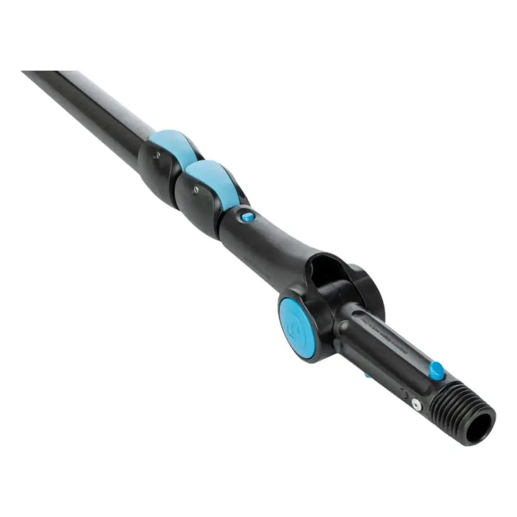 Schwarze und blaue teleskopstange moerman takumi deluxe 2,4 m mit segmentierten gelenken und gewindeadaptern