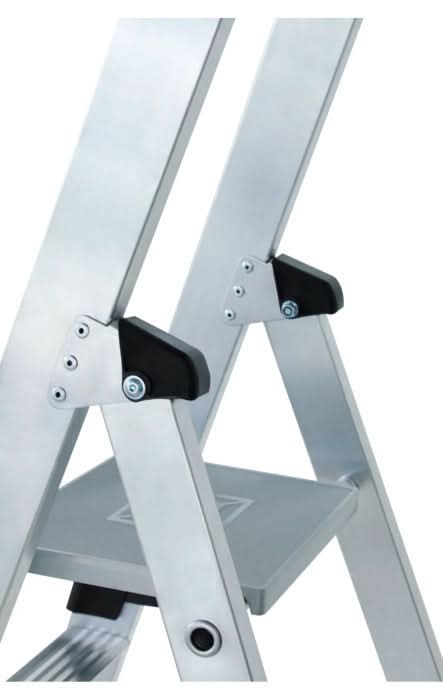 Munk plattformleiter silberne aluminium stehleiter mit schwarzen rutschfesten gummifüßen und strukturierter stufe