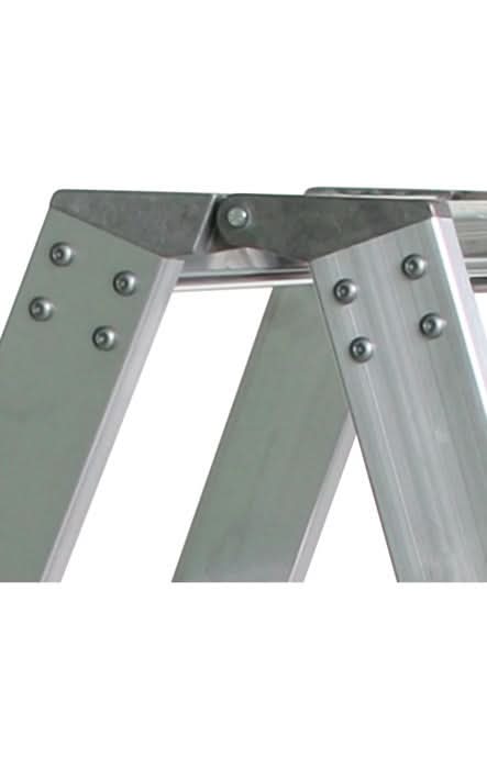 MUNK stufen-stehleiter beidseitig begehbar silber aluminium mit robuster industrieller konstruktion und verstärkten gelenken