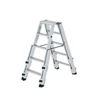Silberne aluminium a-frame leiter mit schwarzen gummifüßen und stufen münk stufen-stehleiter treppengängig