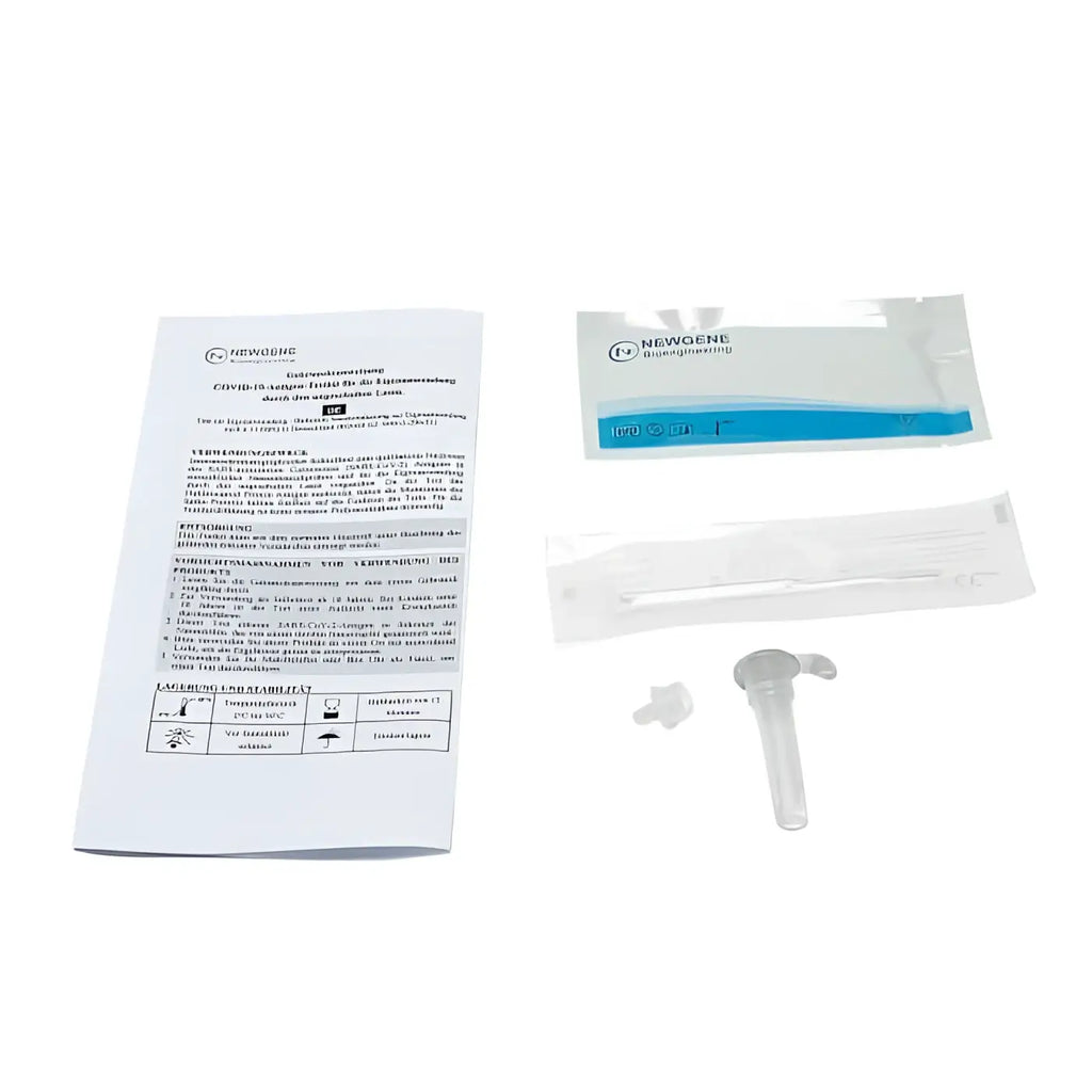 Newgene covid-19 antigen selbsttest kit nasal mit klaren kunststoffteilen und weißer anleitung zur anwenderhilfe