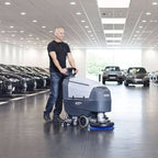 Nilfisk scheuersaugmaschine sc401 bd kombi grauer und schwarzer industriebodenreiniger mit blauem reinigungspad