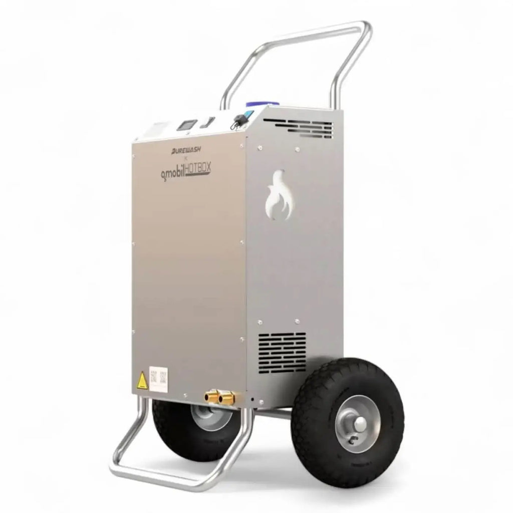 Silberner industrieller dampfreiniger aus metall mit schwarzen rädern und griff von qmobilt hotbox für glas pv und fassade