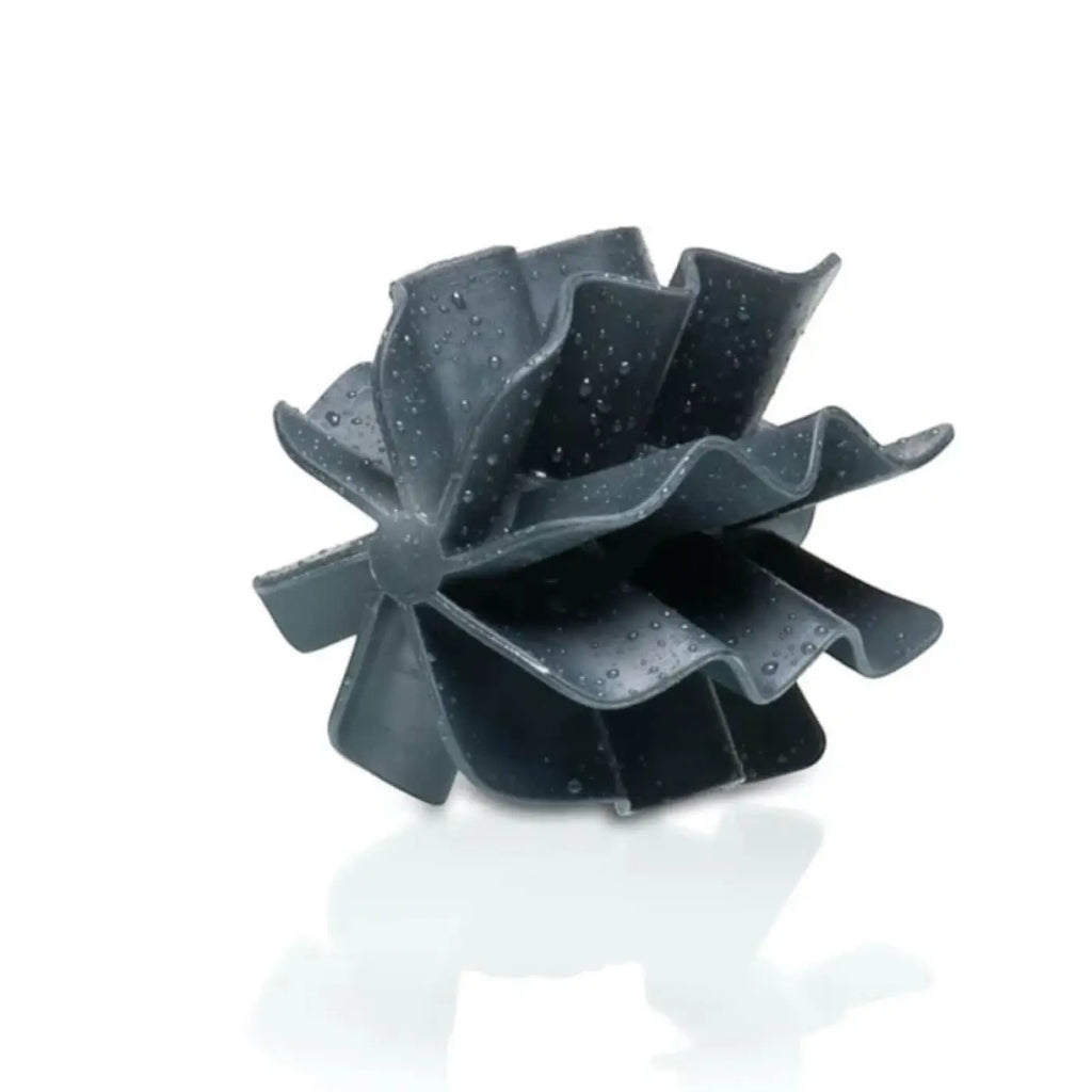 Schwarzer sauba ersatzkopf loowy aus silikon in blumenform als wasserbelüfteraufsatz