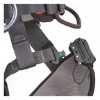 Schwarzer skyloTec gryphon sitzgurt mit mesh-polsterung und metallschnallen für sicheren halt