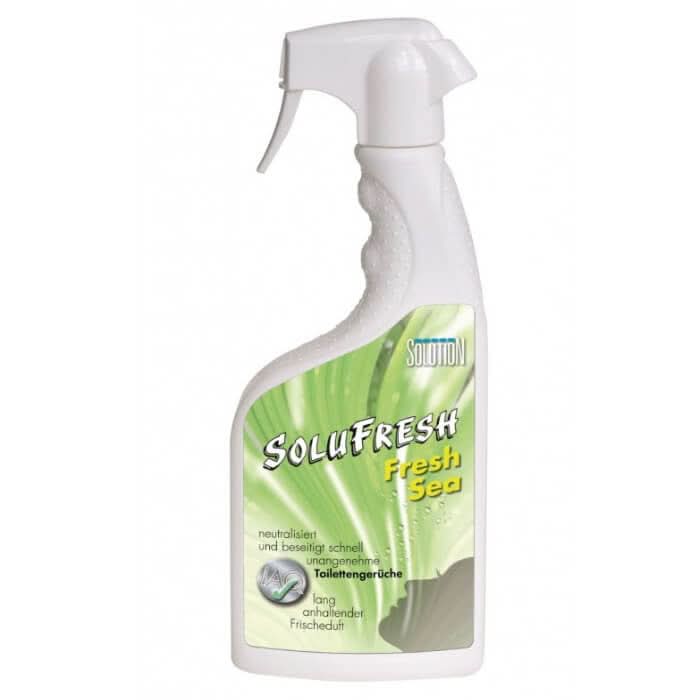 Weiße plastik-sprühflasche mit grün-weißem solufresh fresh sea etikett für toilettenfrische