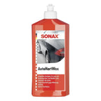 Roter plastikflasche sonax autohartwax auto-wachs mit weißem pumpspender für metallic- und bunt-lacke 500ml