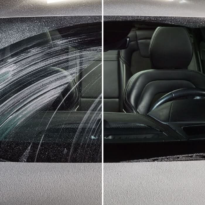 Schwarzes lederautointerieur mit sleekem armaturenbrett und lenkrad passend zu sonax antifrost klarsicht konzentrate