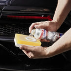 Silberne spraydose sonax xtreme protect plus shine hybrid npt versiegelung für autoflege im einsatz