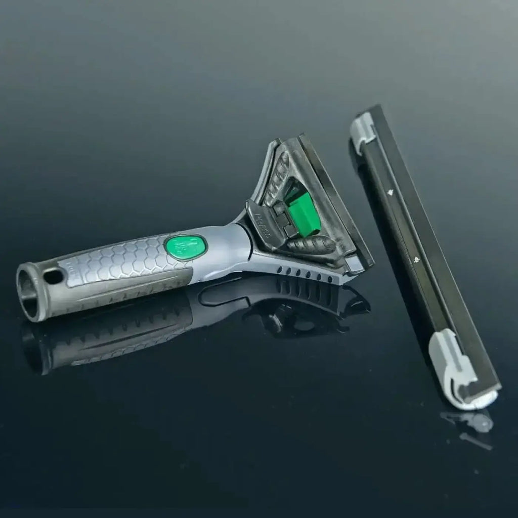 Unger ergotec ninja fensterwischer 30° silber und grün mit strukturiertem griff und austauschbarer klinge