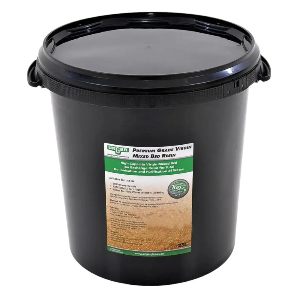 Schwarzer kunststoffeimer mit deckel und aufschrift ung premium grade virgin mixed bed resin für wasseraufbereitung