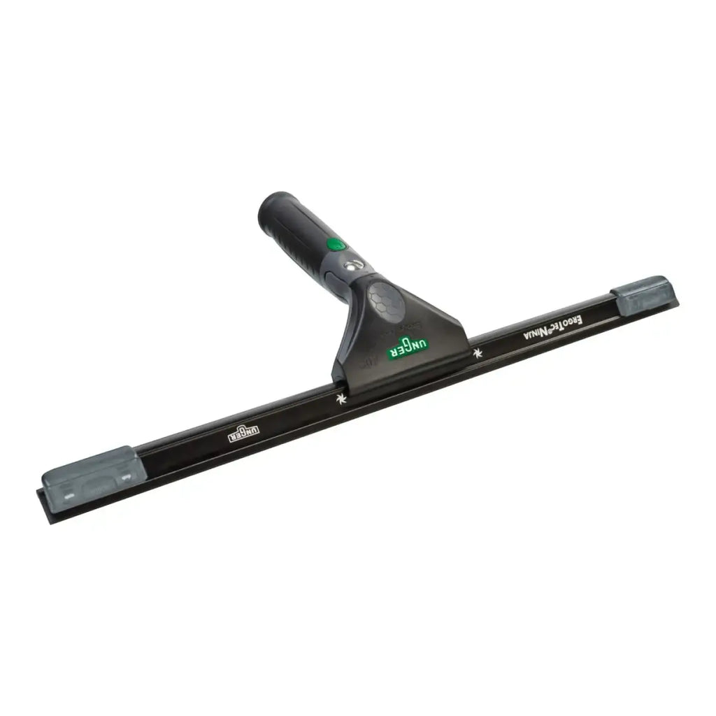 Schwarzer gummisqueegee mit ergonomischem griff und grünem branding aus dem unger ninja 6in1 complete kit 45 cm AKN15