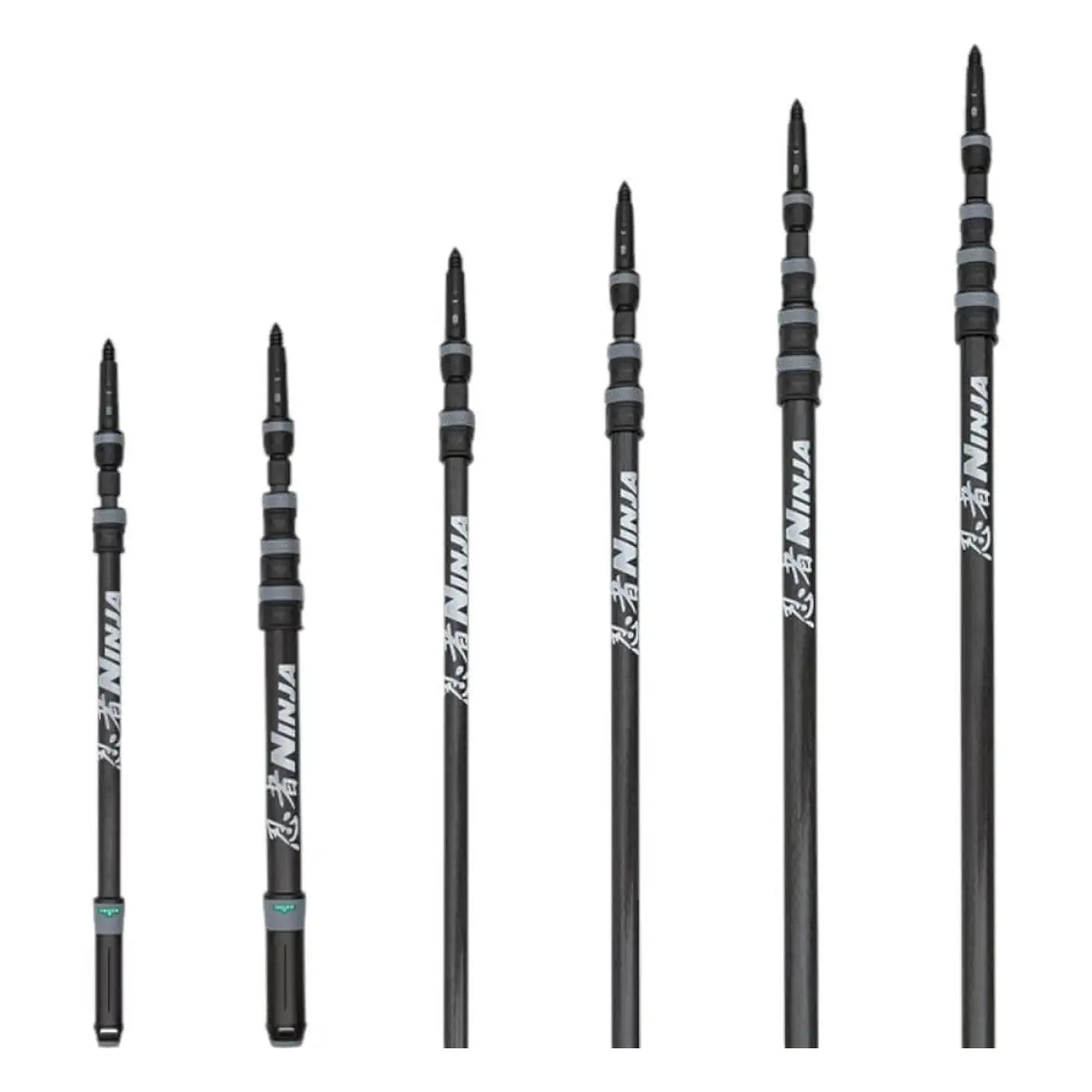 Schwarze ausziehbare carbon-teleskopstangen mit silbernem ninja-logo und grauen segmentverbindungen von unger