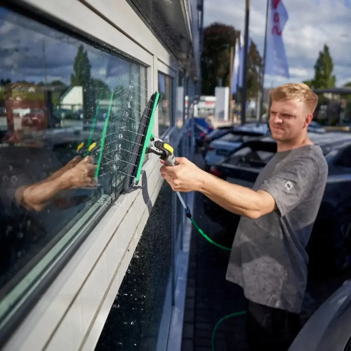 Unger nlite powerpad griff mit mikrofasertuch grün schwarz fensterwischer mit gelbem griff zum reinigen von glas