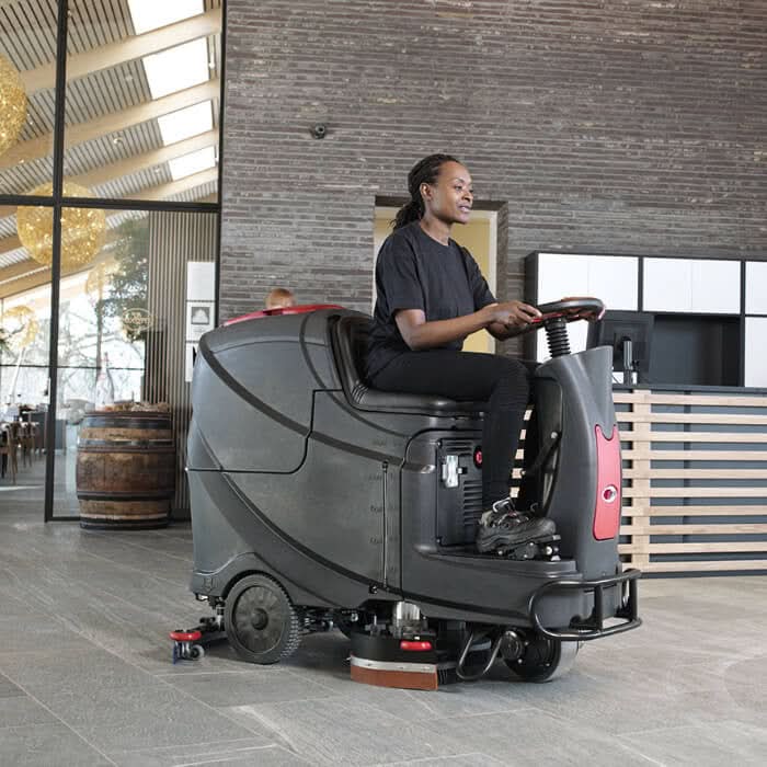 Viper große scheuersaugmaschine as710r in schwarz und rot mit modernem design für effiziente bodenreinigung