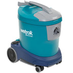 Teal und grau Wetrok Monovac Comfort 11 Staubsauger mit blauem Sockel und schwarzen Rädern, rückansicht